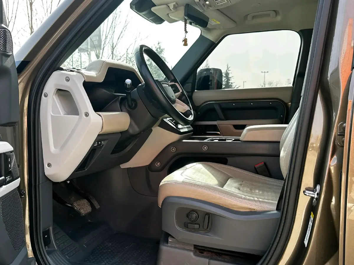 2020 Land Rover Defender 3.0T 400HP L6 8AT,autocango,china used car exporter,china ev exporter,chinese used car exporter,chinese used ev exporter