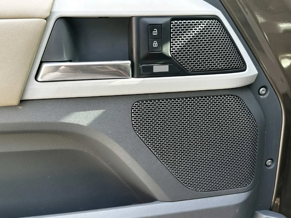 2020 Land Rover Defender 3.0T 400HP L6 8AT,autocango,china used car exporter,china ev exporter,chinese used car exporter,chinese used ev exporter