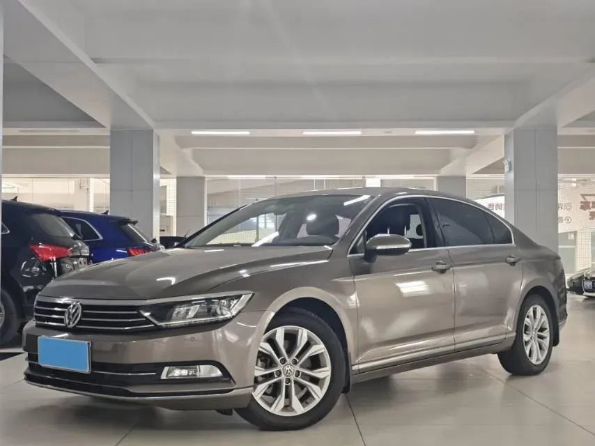 2018 Volkswagen Magotan 1.8T 180HP L4 7DCT,autocango,china used car exporter,china ev exporter,chinese used car exporter,chinese used ev exporter