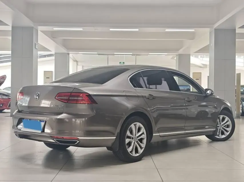 2018 Volkswagen Magotan 1.8T 180HP L4 7DCT,autocango,china used car exporter,china ev exporter,chinese used car exporter,chinese used ev exporter