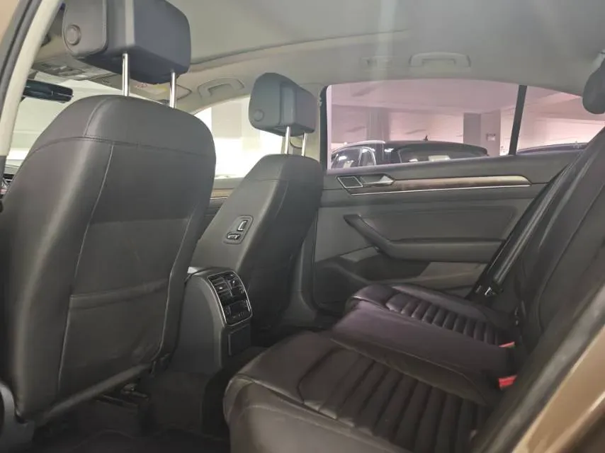 2018 Volkswagen Magotan 1.8T 180HP L4 7DCT,autocango,china used car exporter,china ev exporter,chinese used car exporter,chinese used ev exporter