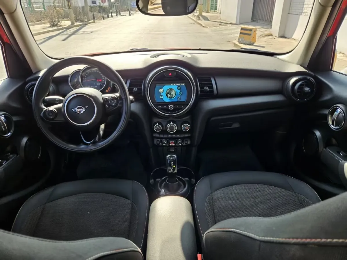 2019 MINI MINI 1.5T 102HP L3 7DCT,autocango,china used car exporter,china ev exporter,chinese used car exporter,chinese used ev exporter