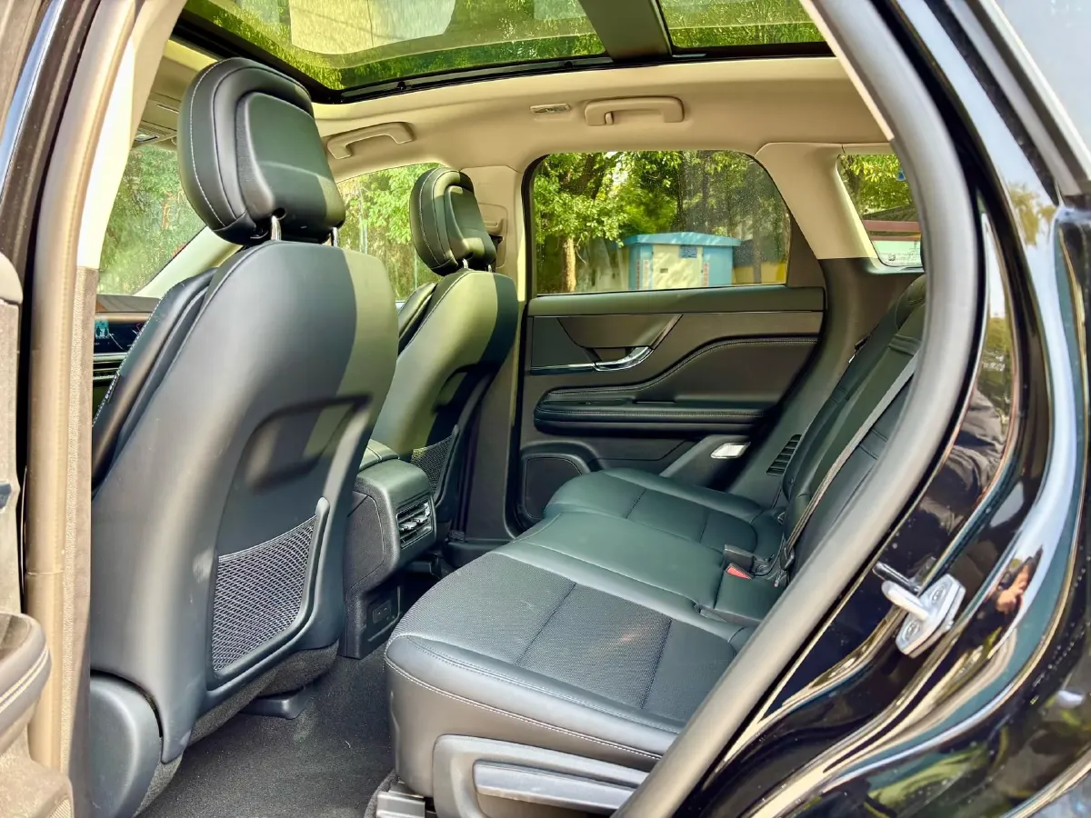 2024 Lincoln Corsair 2.0T 261HP L4 8AT,autocango,china used car exporter,china ev exporter,chinese used car exporter,chinese used ev exporter