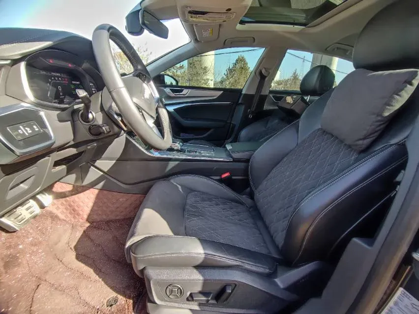 2024 Audi A7L 2.0T 245HP L4 7DCT,autocango,china used car exporter,china ev exporter,chinese used car exporter,chinese used ev exporter