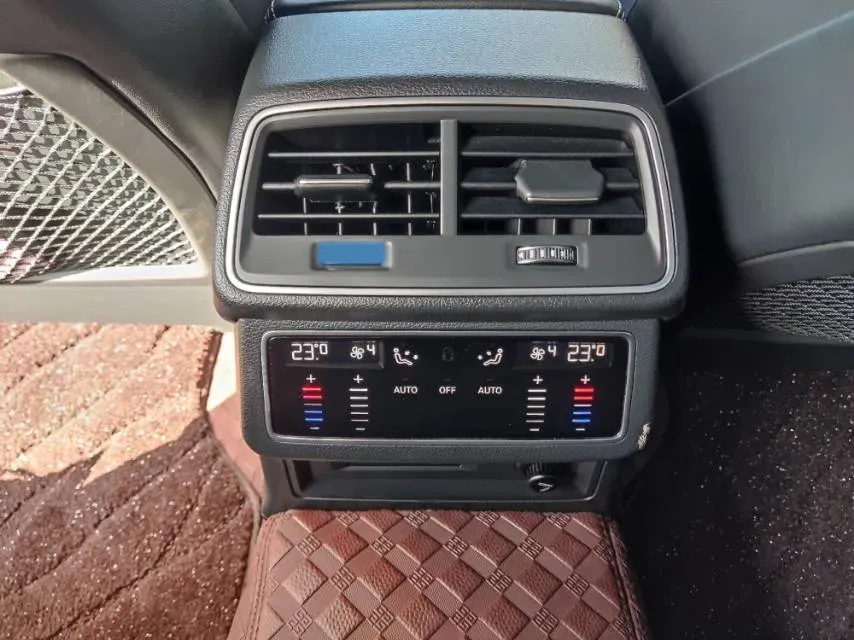 2024 Audi A7L 2.0T 245HP L4 7DCT,autocango,china used car exporter,china ev exporter,chinese used car exporter,chinese used ev exporter