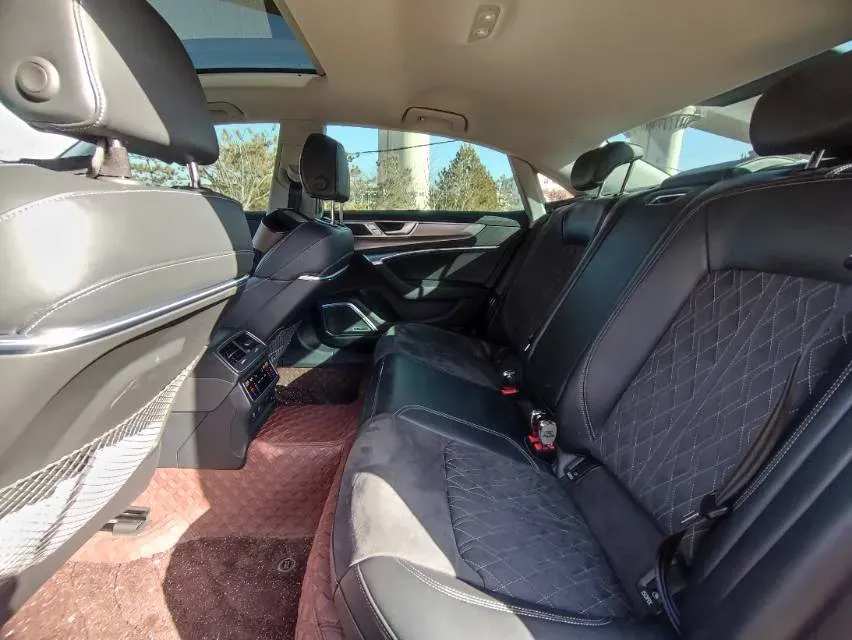 2024 Audi A7L 2.0T 245HP L4 7DCT,autocango,china used car exporter,china ev exporter,chinese used car exporter,chinese used ev exporter