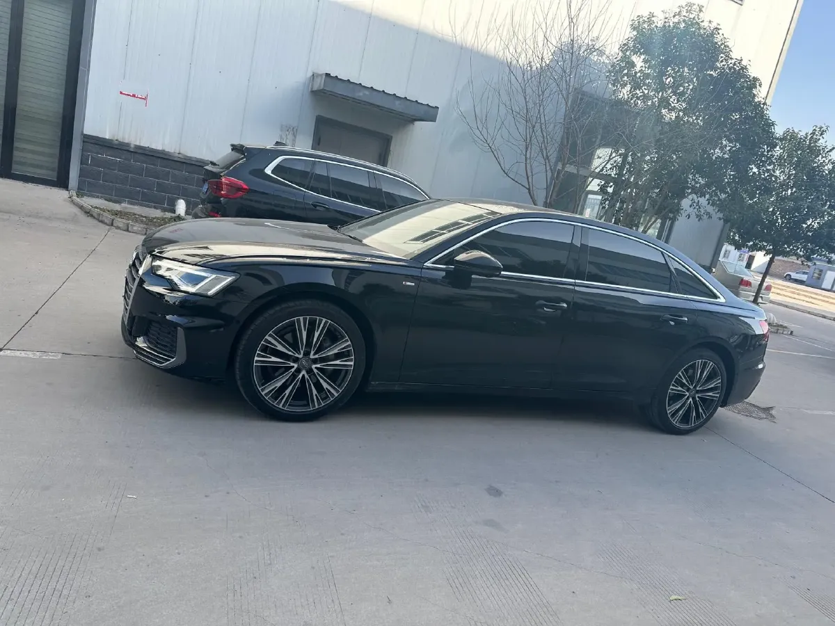 2022 Audi A6L 2.0T 224HP L4 7DCT,autocango,china used car exporter,china ev exporter,chinese used car exporter,chinese used ev exporter
