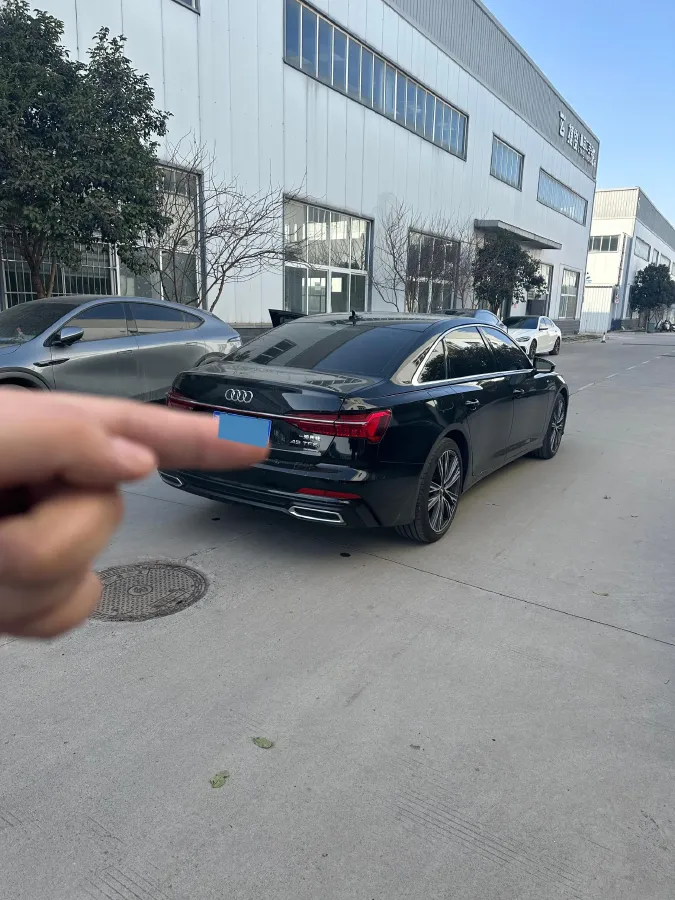 2022 Audi A6L 2.0T 224HP L4 7DCT,autocango,china used car exporter,china ev exporter,chinese used car exporter,chinese used ev exporter