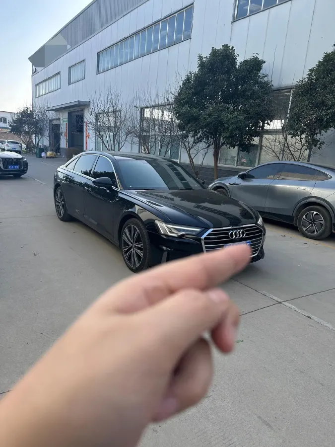 2022 Audi A6L 2.0T 224HP L4 7DCT,autocango,china used car exporter,china ev exporter,chinese used car exporter,chinese used ev exporter