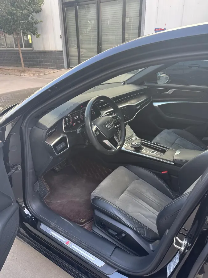 2022 Audi A6L 2.0T 224HP L4 7DCT,autocango,china used car exporter,china ev exporter,chinese used car exporter,chinese used ev exporter