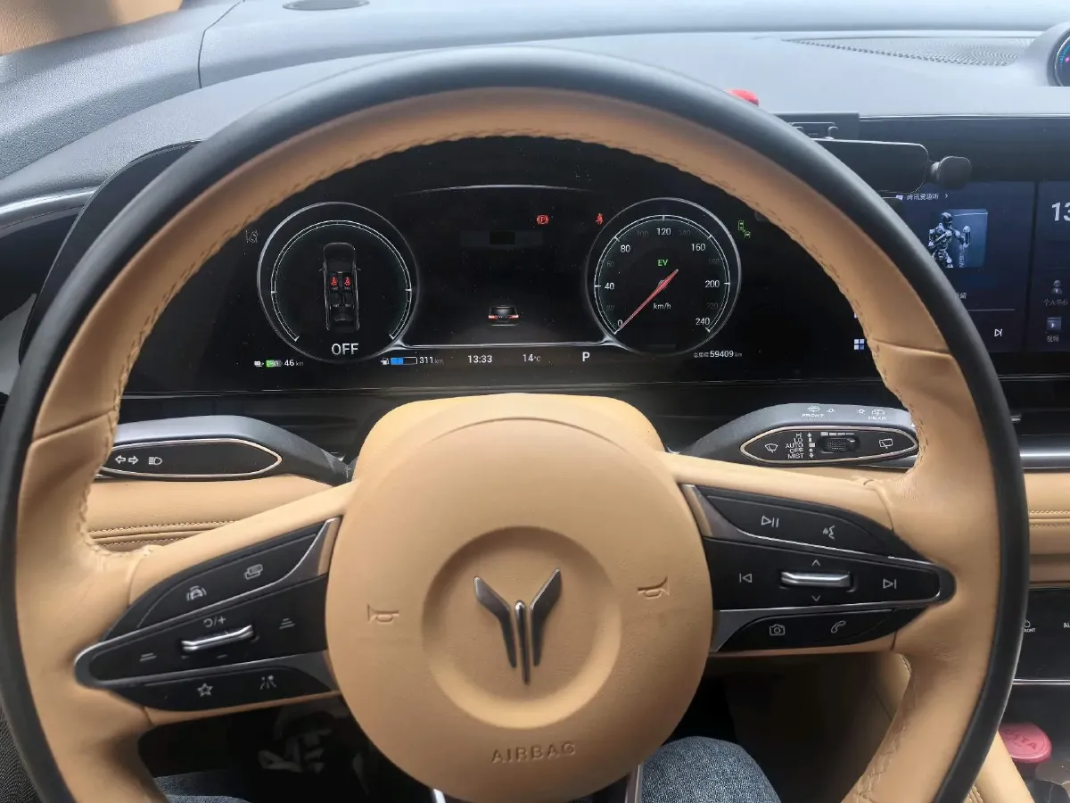 2022 Voyah Dream 1.5T 136HP L4 PHEV 25.57KWH,autocango,china used car exporter,china ev exporter,chinese used car exporter,chinese used ev exporter