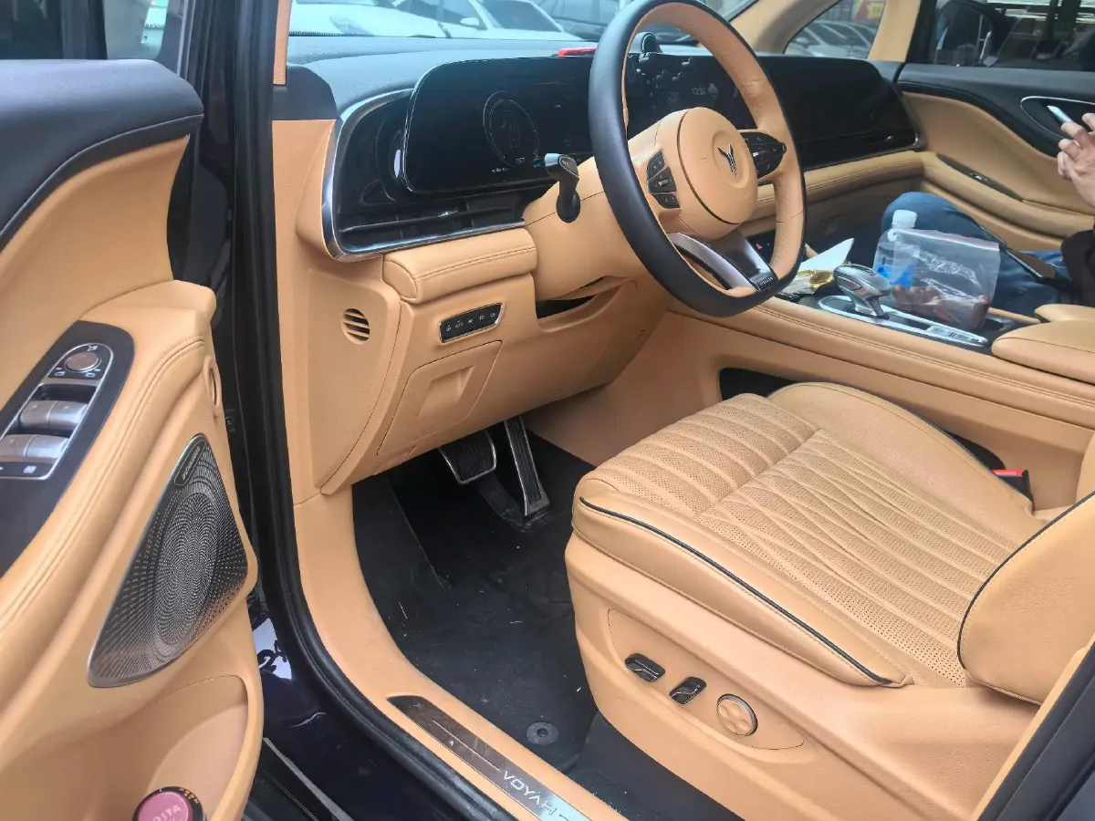 2022 Voyah Dream 1.5T 136HP L4 PHEV 25.57KWH,autocango,china used car exporter,china ev exporter,chinese used car exporter,chinese used ev exporter