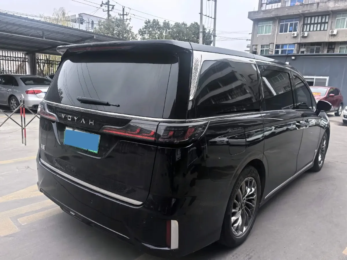 2022 Voyah Dream 1.5T 136HP L4 PHEV 25.57KWH,autocango,china used car exporter,china ev exporter,chinese used car exporter,chinese used ev exporter