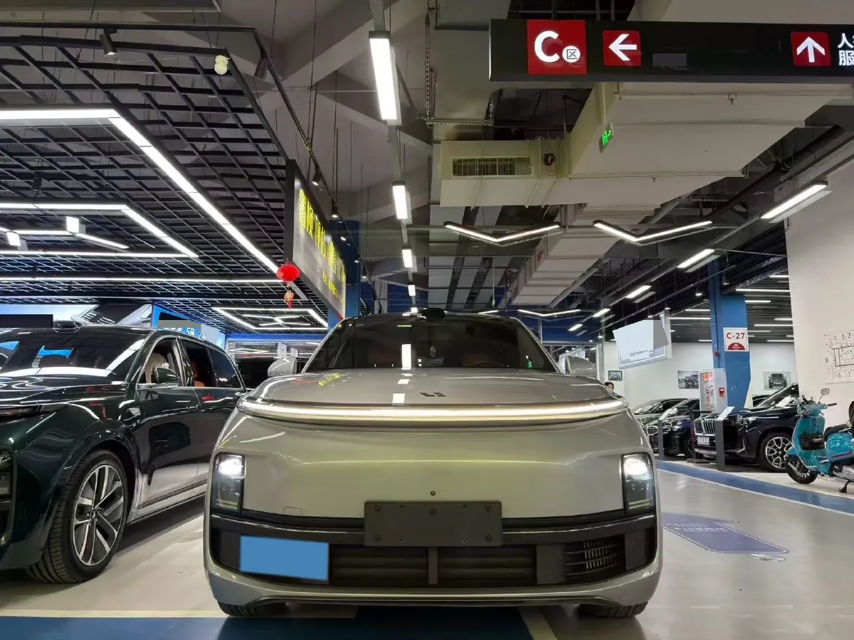 2022 Li L9 Range Extended 154HP REEV 42.6KWH,autocango,china used car exporter,china ev exporter,chinese used car exporter,chinese used ev exporter