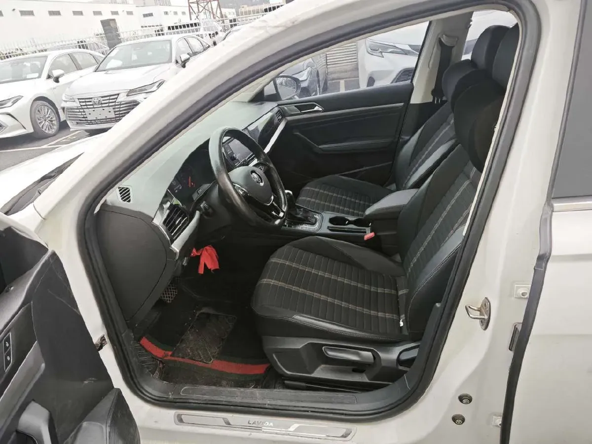 2018 Skoda Karoq 1.4T 150HP L4 7DCT,autocango,china used car exporter,china ev exporter,chinese used car exporter,chinese used ev exporter