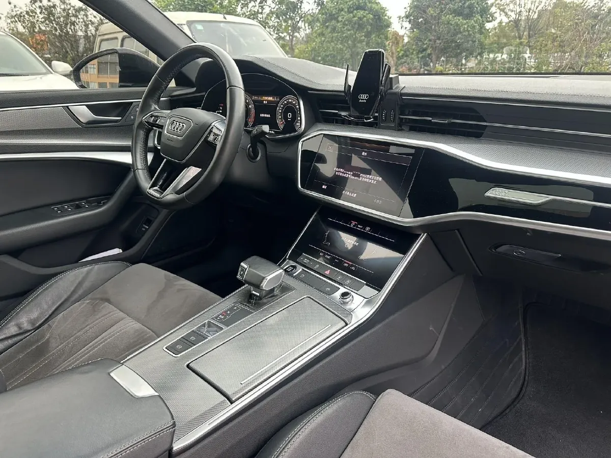 2021 Audi A6L 2.0T 190HP L4 7DCT,autocango,china used car exporter,china ev exporter,chinese used car exporter,chinese used ev exporter