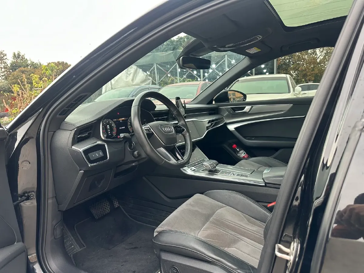 2021 Audi A6L 2.0T 190HP L4 7DCT,autocango,china used car exporter,china ev exporter,chinese used car exporter,chinese used ev exporter