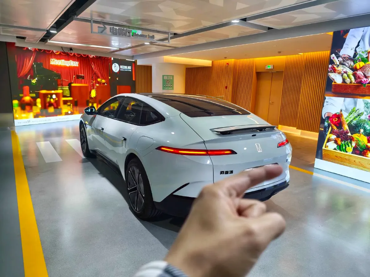 2026 Avatr 12 1.5T 156HP L4 REEV,autocango,china used car exporter,china ev exporter,chinese used car exporter,chinese used ev exporter