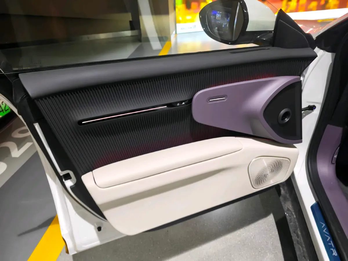 2026 Avatr 12 1.5T 156HP L4 REEV,autocango,china used car exporter,china ev exporter,chinese used car exporter,chinese used ev exporter