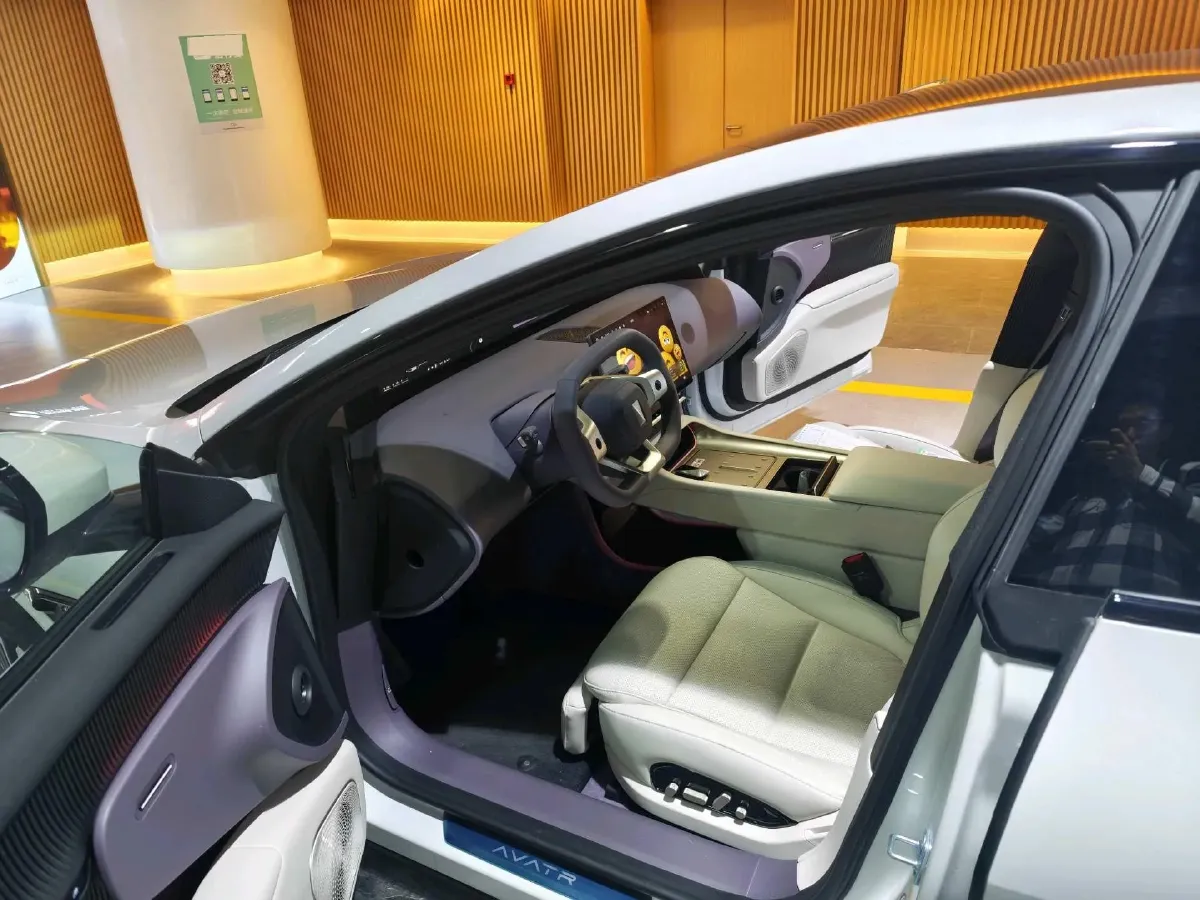 2026 Avatr 12 1.5T 156HP L4 REEV,autocango,china used car exporter,china ev exporter,chinese used car exporter,chinese used ev exporter