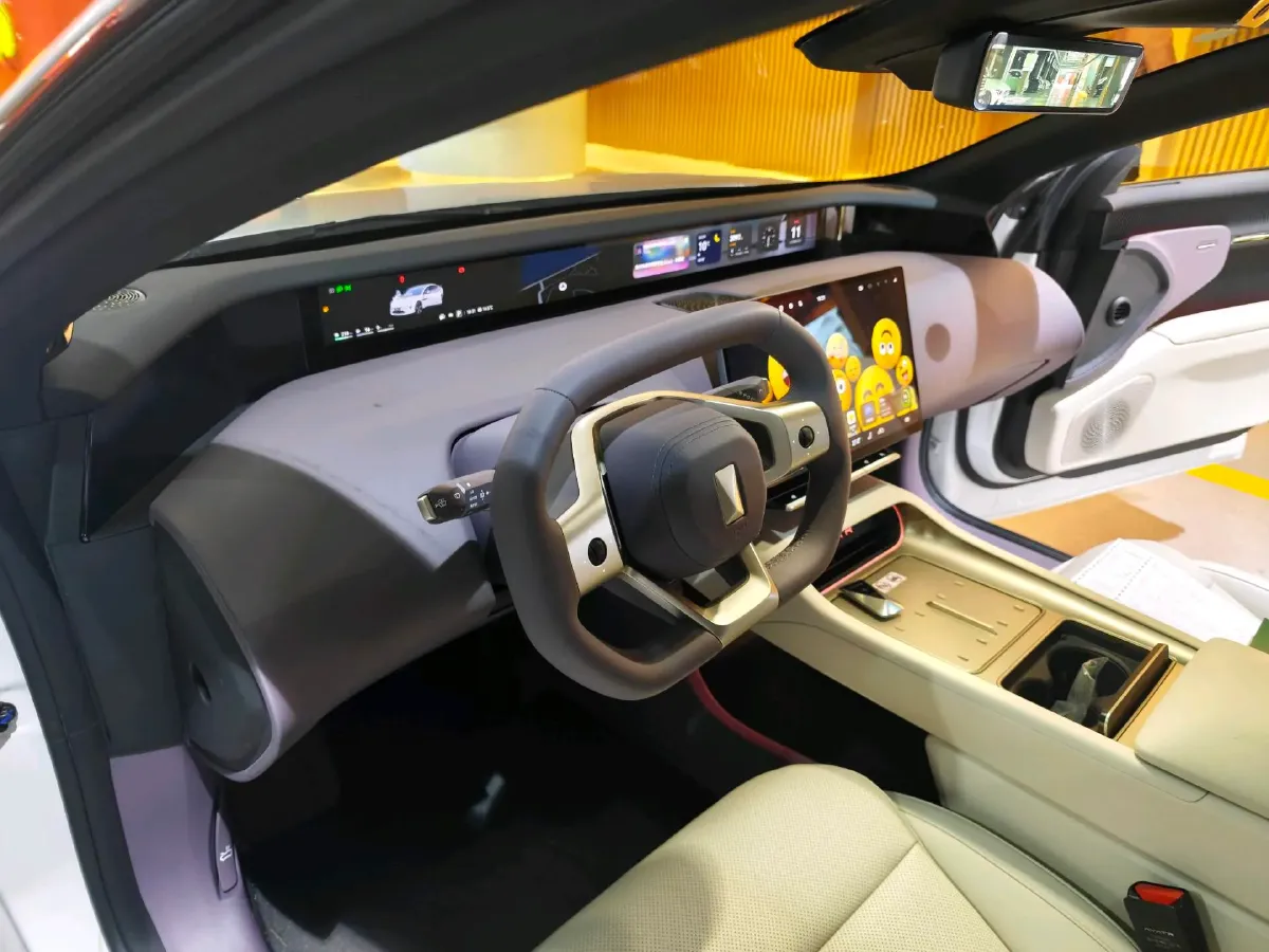 2026 Avatr 12 1.5T 156HP L4 REEV,autocango,china used car exporter,china ev exporter,chinese used car exporter,chinese used ev exporter