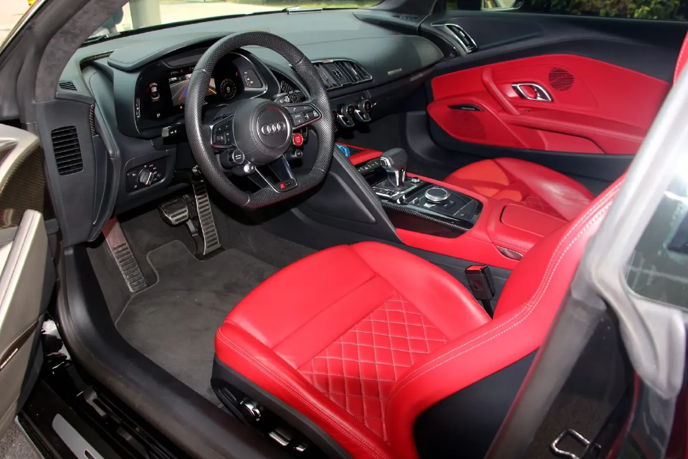 2021 Audi R8 5.2L 620HP V10 7DCT,autocango,china used car exporter,china ev exporter,chinese used car exporter,chinese used ev exporter