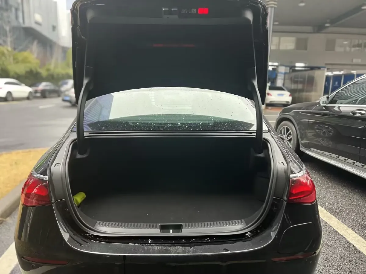 2024 Mercedes-Benz E Class 2.0T 204HP L4 9AT PHEV 25.4KWH,autocango,china used car exporter,china ev exporter,chinese used car exporter,chinese used ev exporter