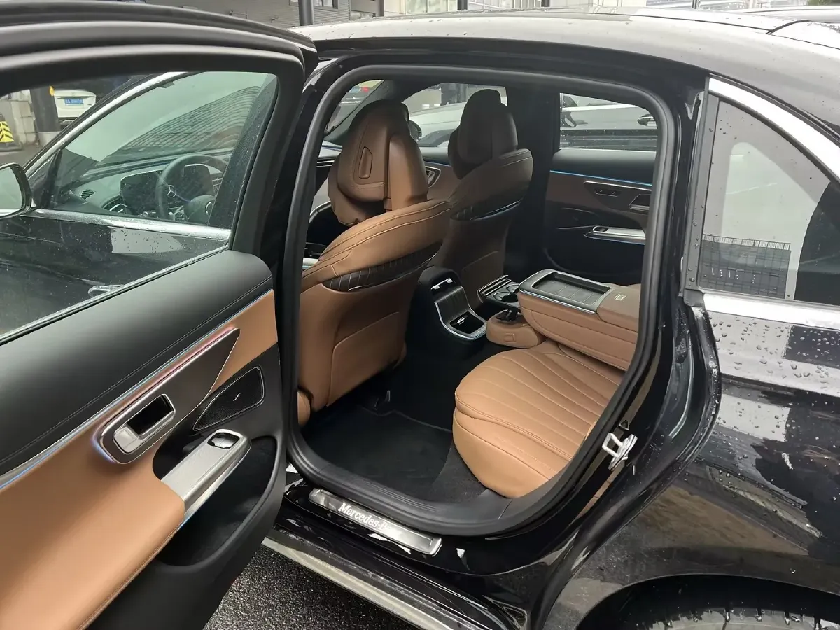 2024 Mercedes-Benz E Class 2.0T 204HP L4 9AT PHEV 25.4KWH,autocango,china used car exporter,china ev exporter,chinese used car exporter,chinese used ev exporter