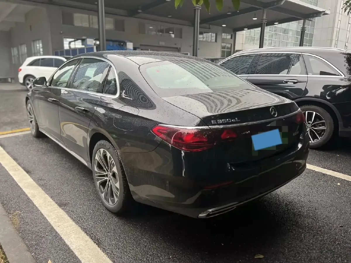 2024 Mercedes-Benz E Class 2.0T 204HP L4 9AT PHEV 25.4KWH,autocango,china used car exporter,china ev exporter,chinese used car exporter,chinese used ev exporter