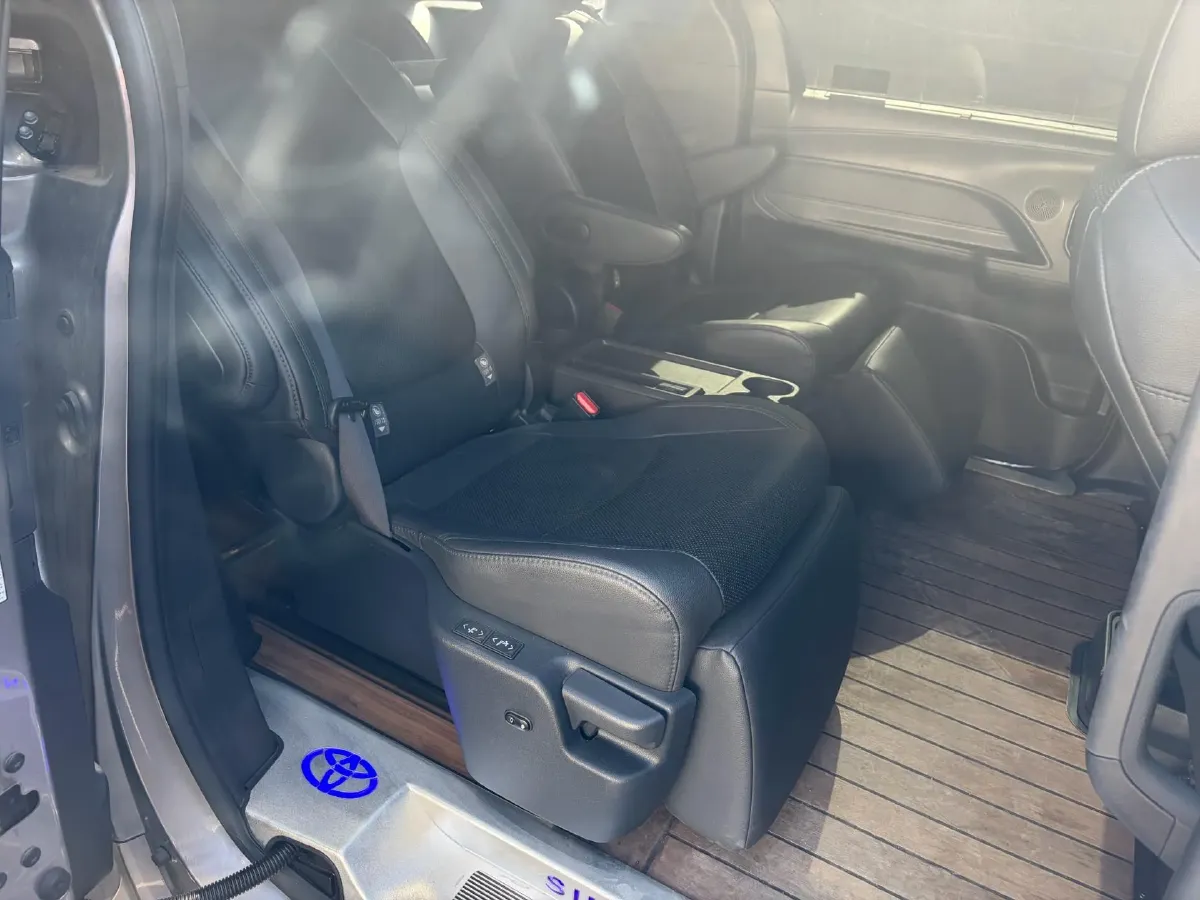 2021 Toyota Sienna 2.5L 192HP L4 E-CVT Hybrid,autocango,china used car exporter,china ev exporter,chinese used car exporter,chinese used ev exporter