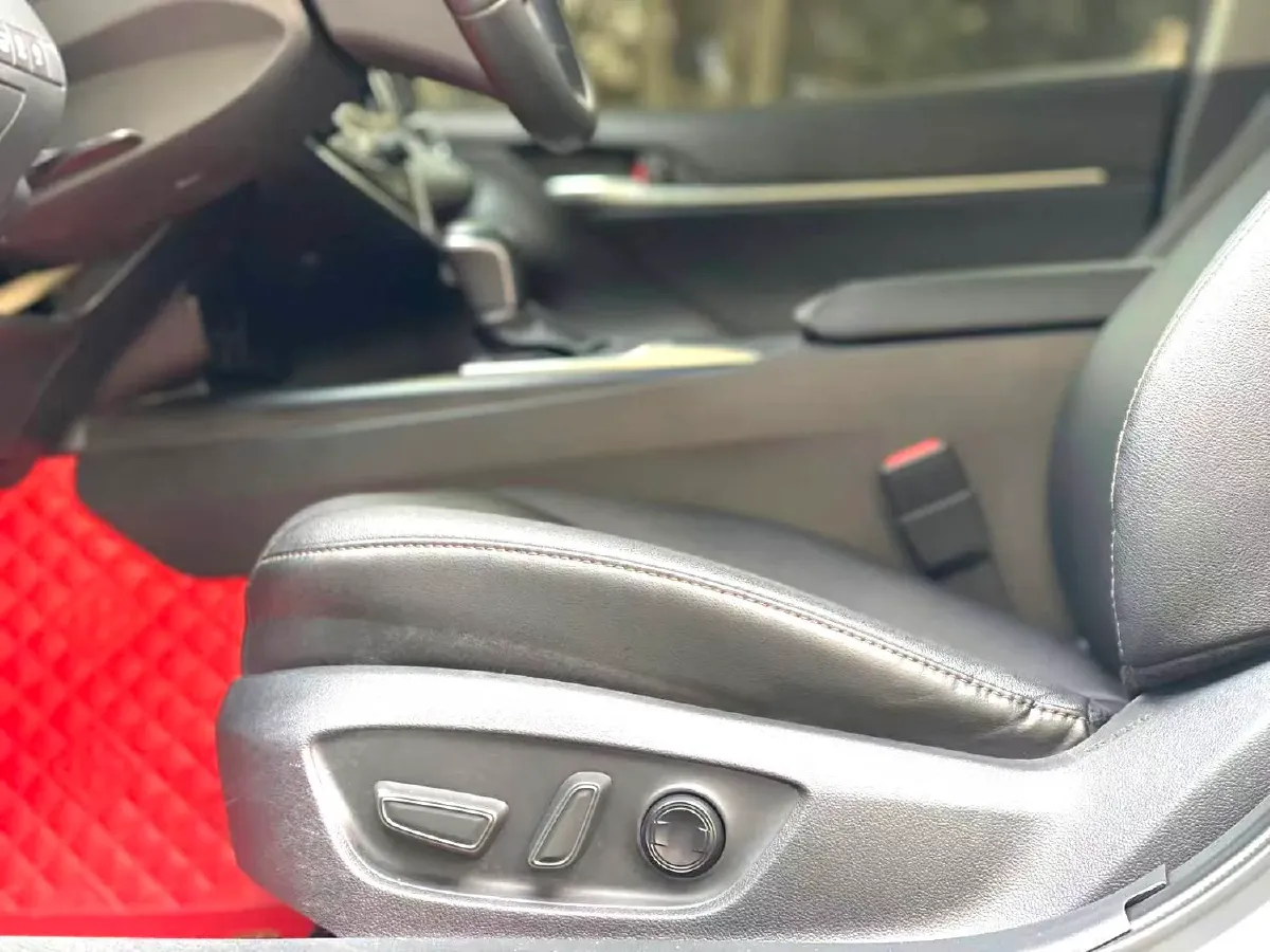 2021 Toyota Camry 2.5L 209HP L4 8AT,autocango,china used car exporter,china ev exporter,chinese used car exporter,chinese used ev exporter