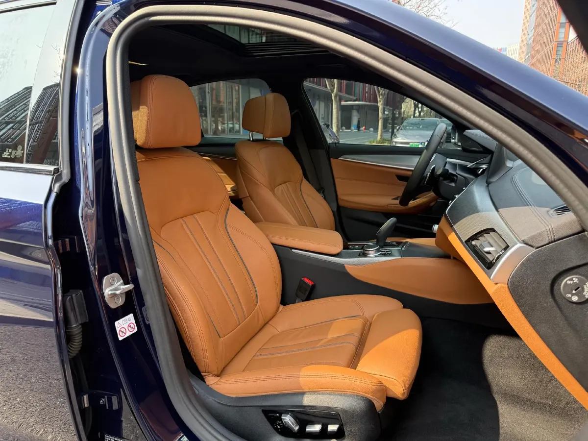 2020 BMW 5 Series 2.0T 252HP L4 8AT,autocango,china used car exporter,china ev exporter,chinese used car exporter,chinese used ev exporter