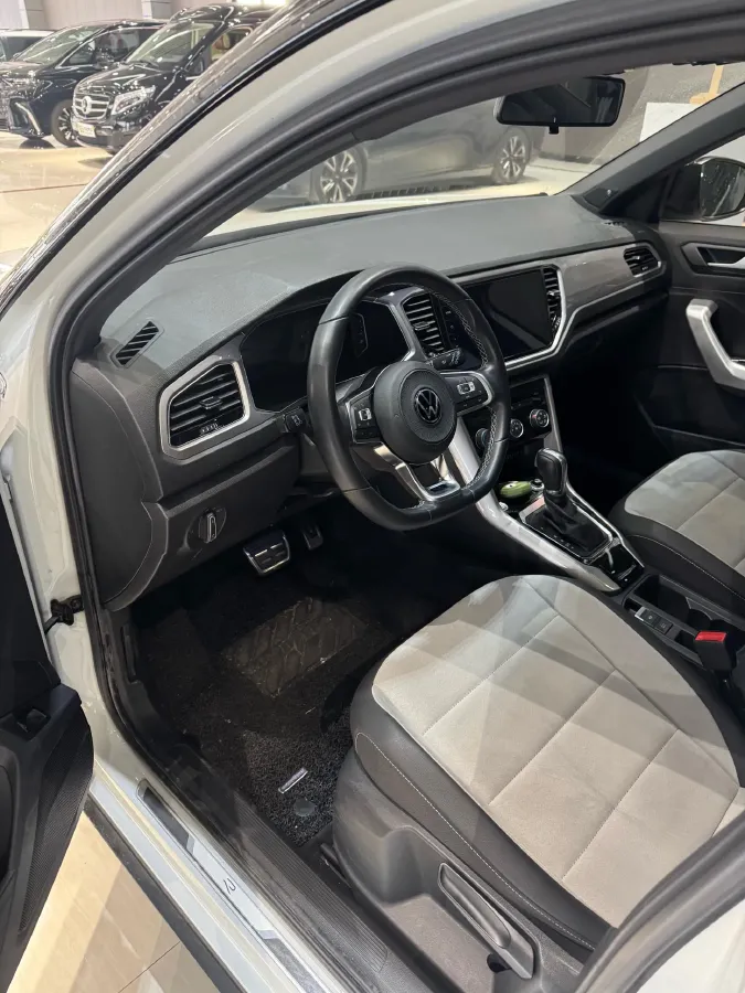 2021 Volkswagen T-Roc 1.4T 150HP L4 7DCT,autocango,china used car exporter,china ev exporter,chinese used car exporter,chinese used ev exporter