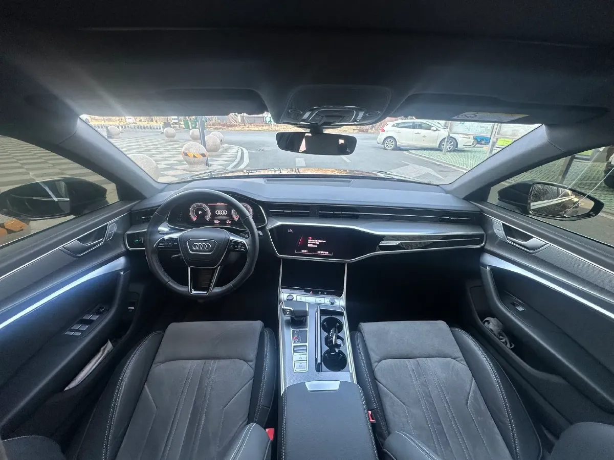 2023 Audi A6L 2.0T 190HP L4 7DCT,autocango,china used car exporter,china ev exporter,chinese used car exporter,chinese used ev exporter