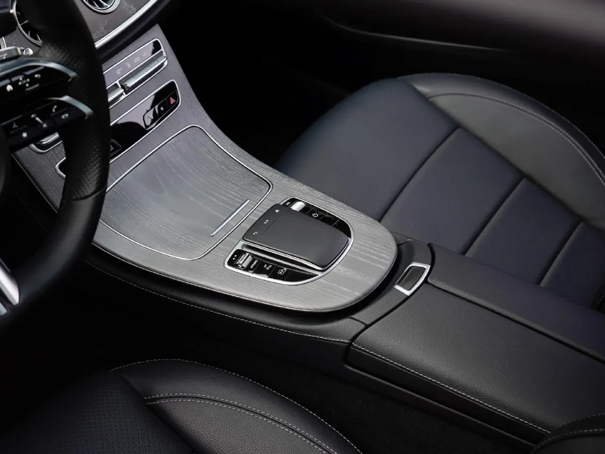 2021 Mercedes-Benz E Class 2.0T 211HP L4 9AT PHEV 25.4KWH,autocango,china used car exporter,china ev exporter,chinese used car exporter,chinese used ev exporter