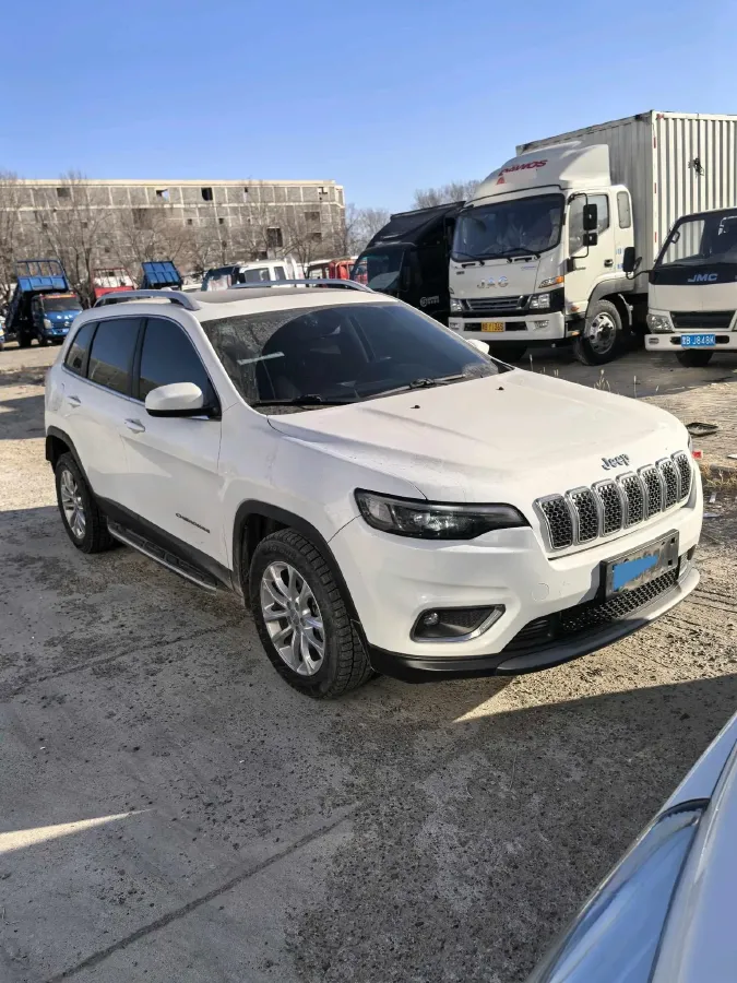 2019 Jeep Cherokee 2.0T 234HP L4 9AT,autocango,china used car exporter,china ev exporter,chinese used car exporter,chinese used ev exporter