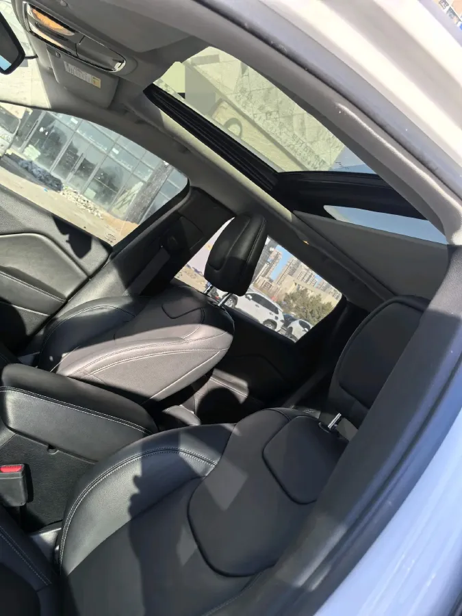 2019 Jeep Cherokee 2.0T 234HP L4 9AT,autocango,china used car exporter,china ev exporter,chinese used car exporter,chinese used ev exporter