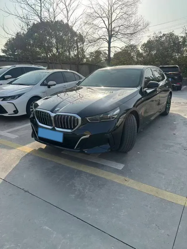 2024 BMW 5 Series 2.0T 258HP L4 8AT,autocango,china used car exporter,china ev exporter,chinese used car exporter,chinese used ev exporter