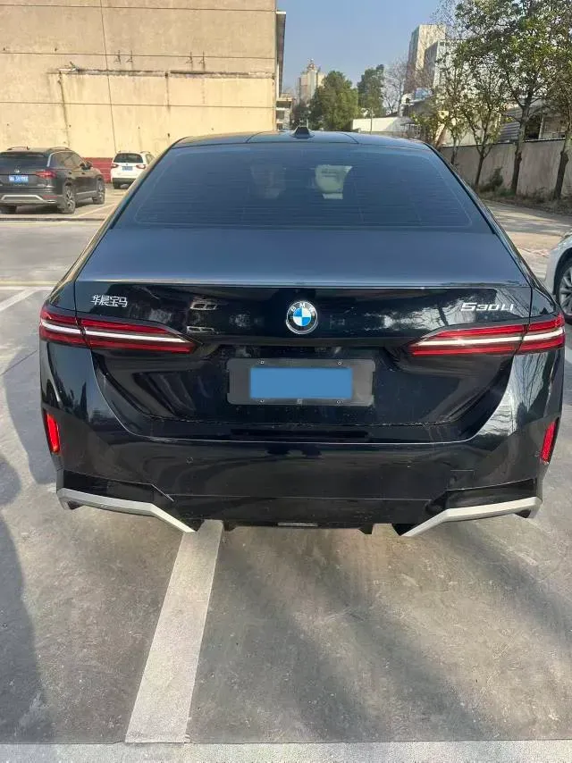 2024 BMW 5 Series 2.0T 258HP L4 8AT,autocango,china used car exporter,china ev exporter,chinese used car exporter,chinese used ev exporter