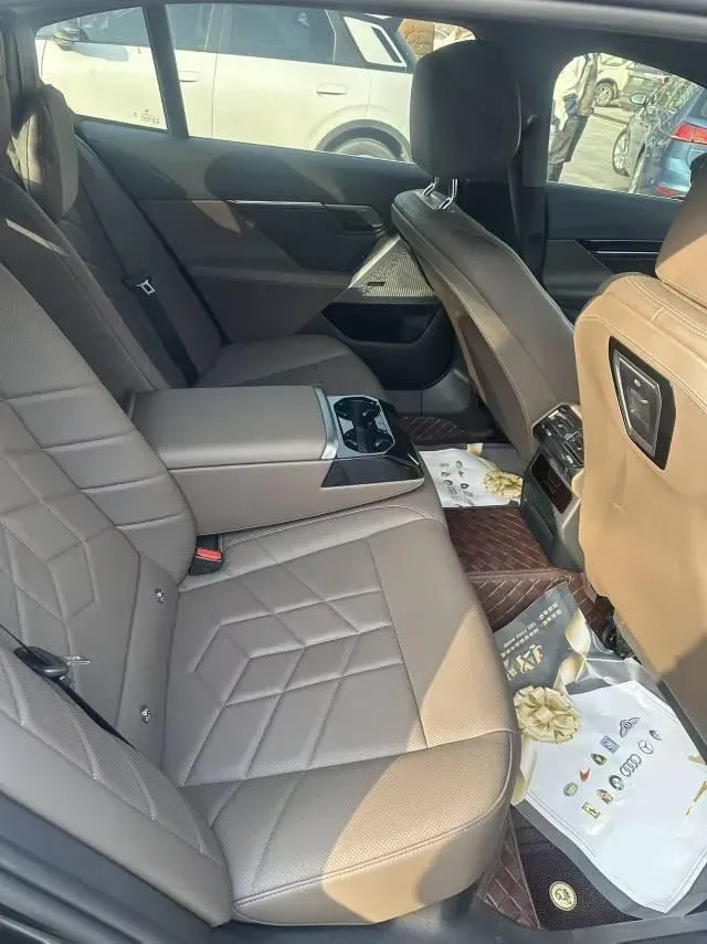 2024 BMW 5 Series 2.0T 258HP L4 8AT,autocango,china used car exporter,china ev exporter,chinese used car exporter,chinese used ev exporter