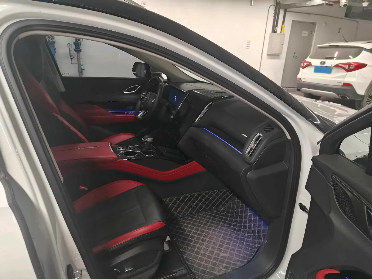 2024 HongQi HS3 1.5T 169HP L4 7DCT,autocango,china used car exporter,china ev exporter,chinese used car exporter,chinese used ev exporter