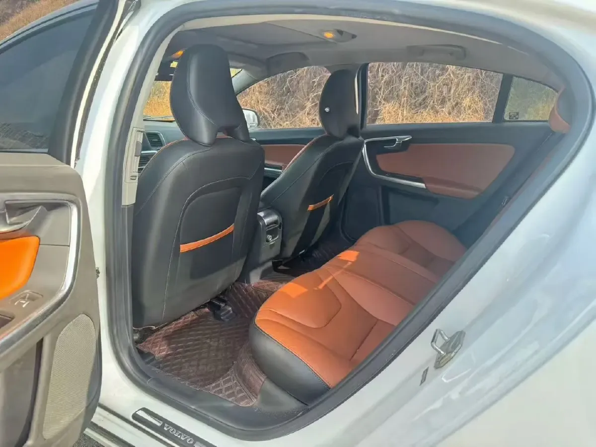 2019 Volvo S60 2.0T 245HP L4 8AT,autocango,china used car exporter,china ev exporter,chinese used car exporter,chinese used ev exporter