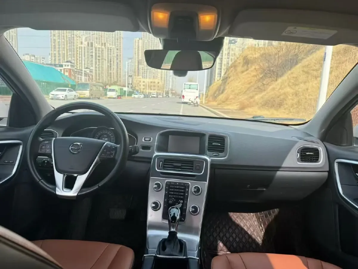2019 Volvo S60 2.0T 245HP L4 8AT,autocango,china used car exporter,china ev exporter,chinese used car exporter,chinese used ev exporter