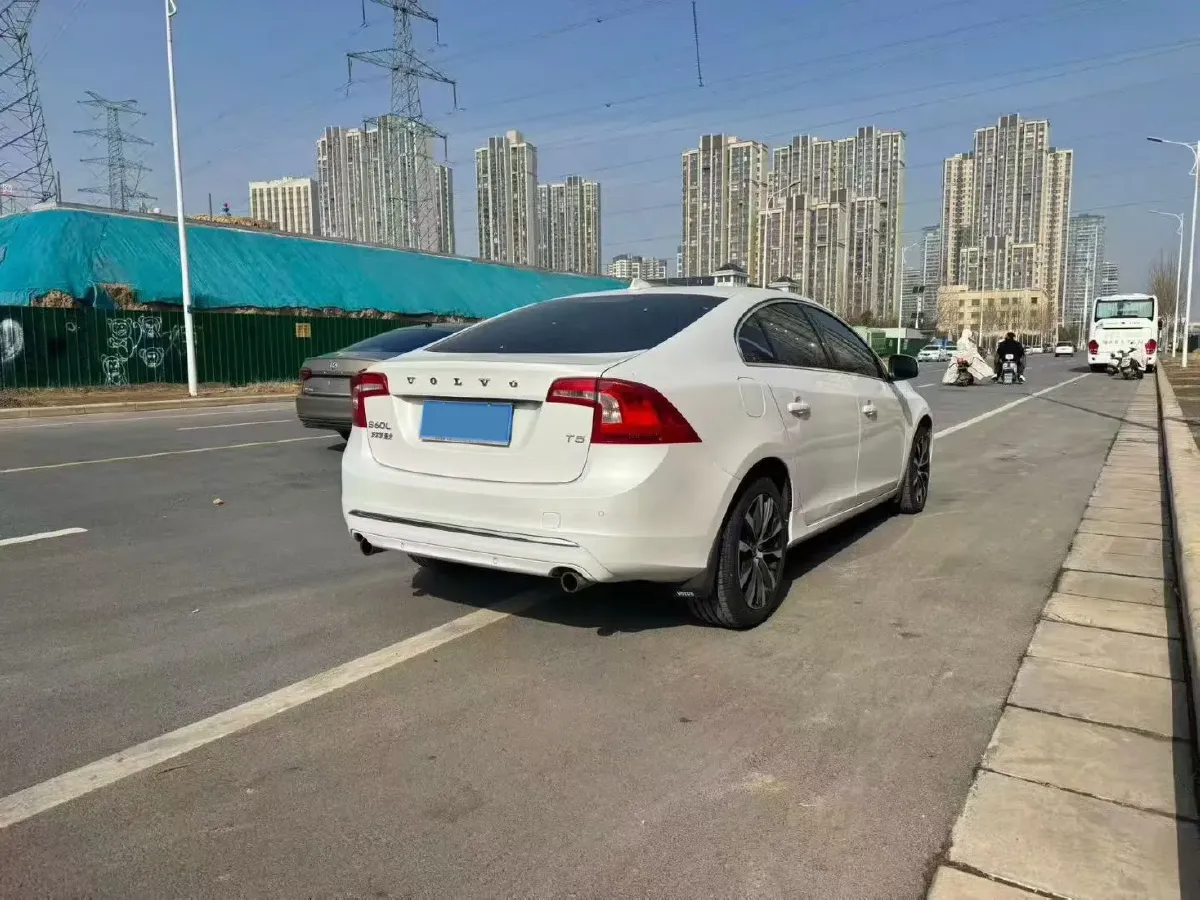 2019 Volvo S60 2.0T 245HP L4 8AT,autocango,china used car exporter,china ev exporter,chinese used car exporter,chinese used ev exporter