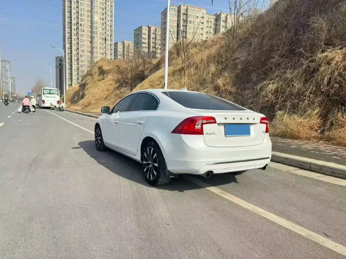 2019 Volvo S60 2.0T 245HP L4 8AT,autocango,china used car exporter,china ev exporter,chinese used car exporter,chinese used ev exporter