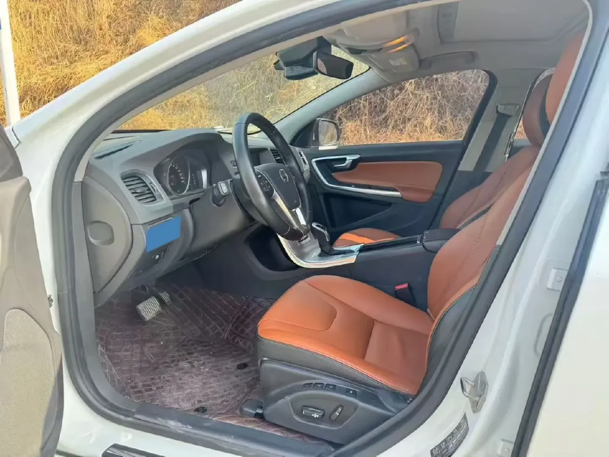 2019 Volvo S60 2.0T 245HP L4 8AT,autocango,china used car exporter,china ev exporter,chinese used car exporter,chinese used ev exporter