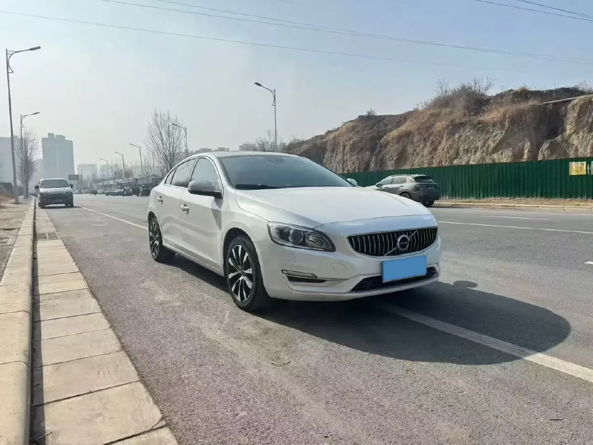 2019 Volvo S60 2.0T 245HP L4 8AT,autocango,china used car exporter,china ev exporter,chinese used car exporter,chinese used ev exporter
