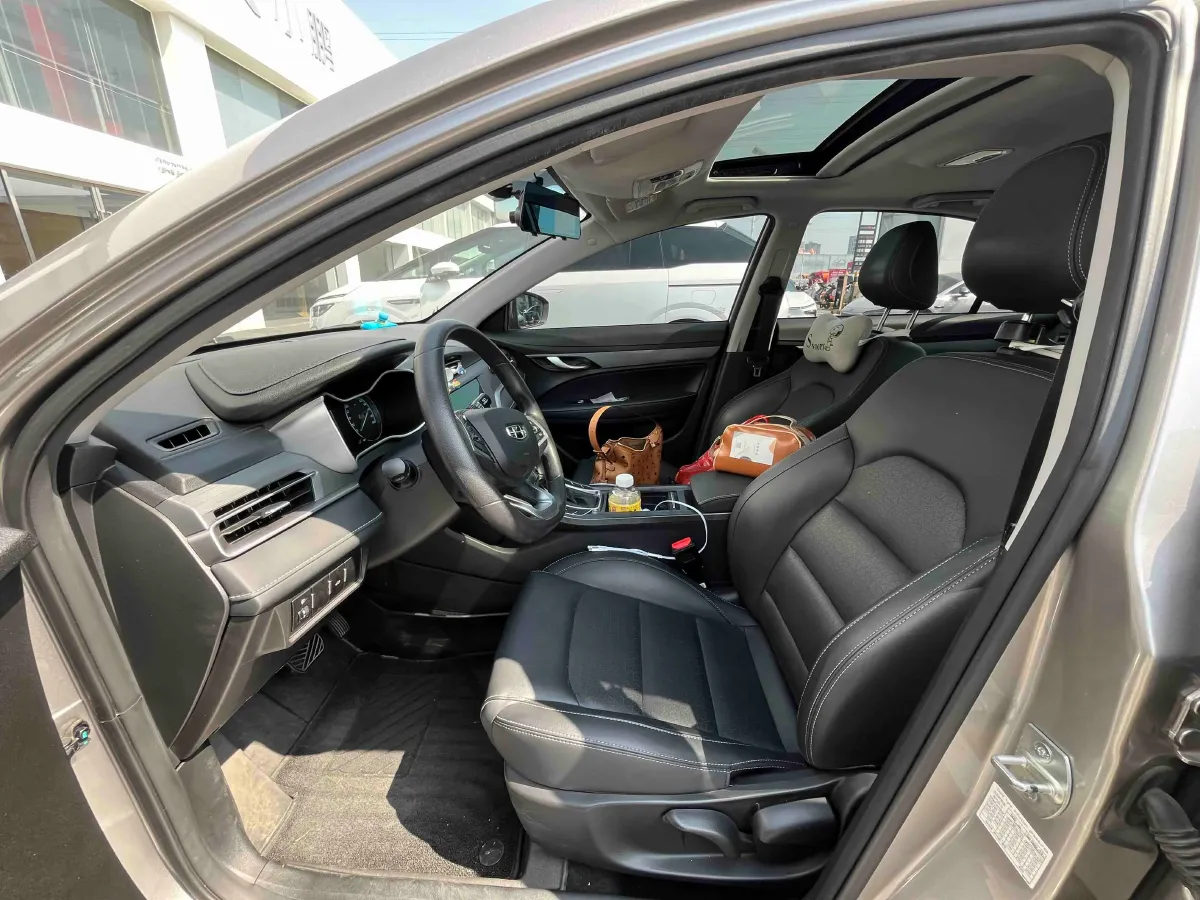 2021 BaoJun 530 1.5T 147HP L4 CVT,autocango,china used car exporter,china ev exporter,chinese used car exporter,chinese used ev exporter