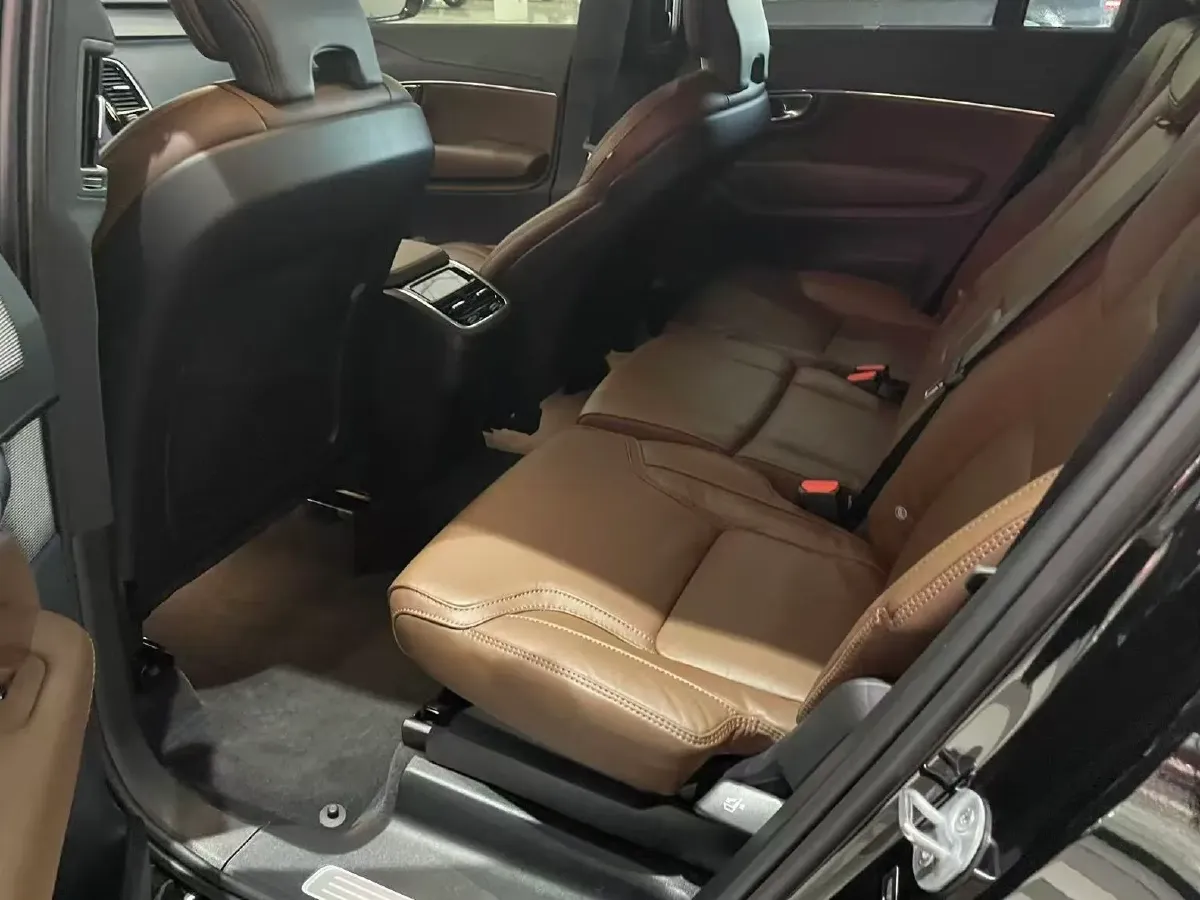 2024 Volvo XC90 2.0T 299HP L4 8AT,autocango,china used car exporter,china ev exporter,chinese used car exporter,chinese used ev exporter