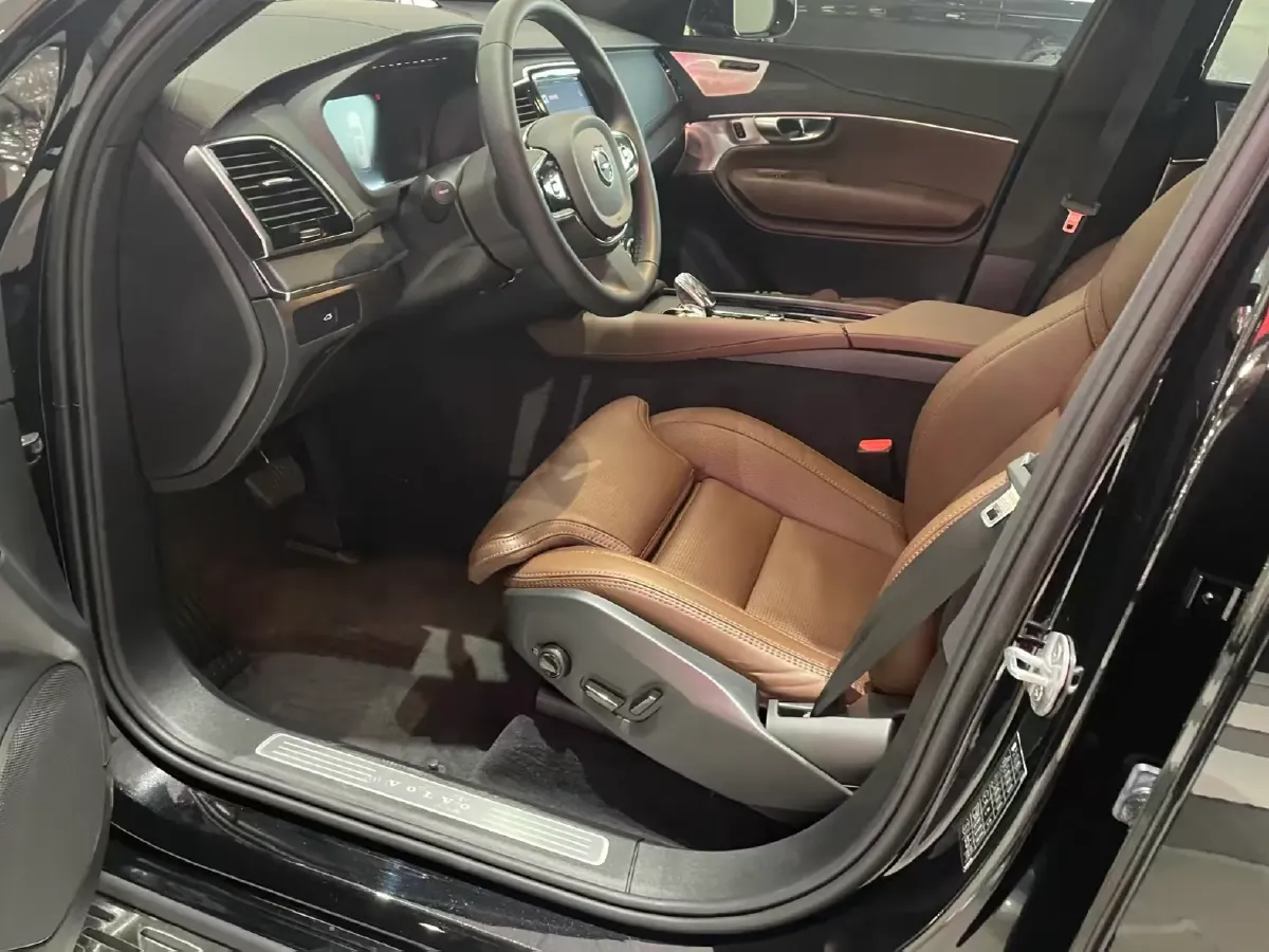 2024 Volvo XC90 2.0T 299HP L4 8AT,autocango,china used car exporter,china ev exporter,chinese used car exporter,chinese used ev exporter